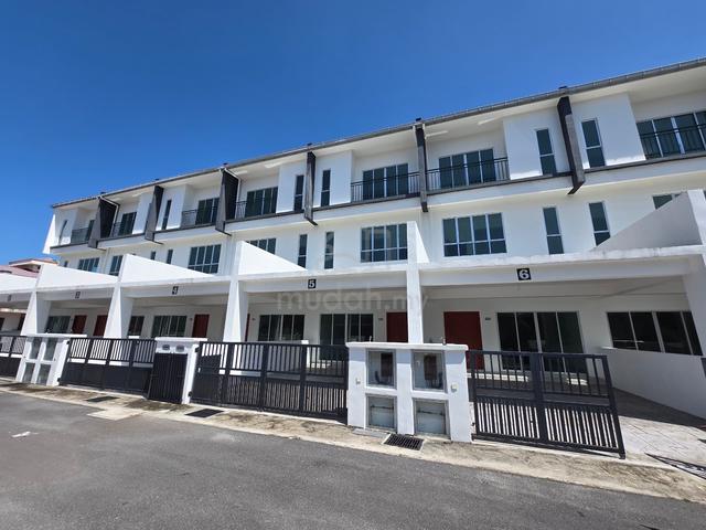 Spacious 3-Storey Terrace at Taman Seri Sayang Balik Pulau 1