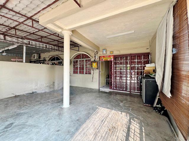 [FACING EMPTY SPACE] Telok Panglima Garang Single Storey Terrace 1
