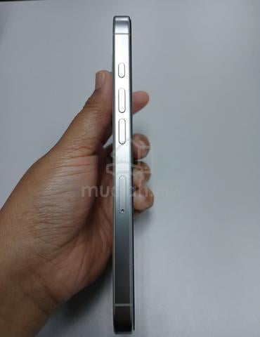 Iphone 16 Pro (White) - photo 4 of 5