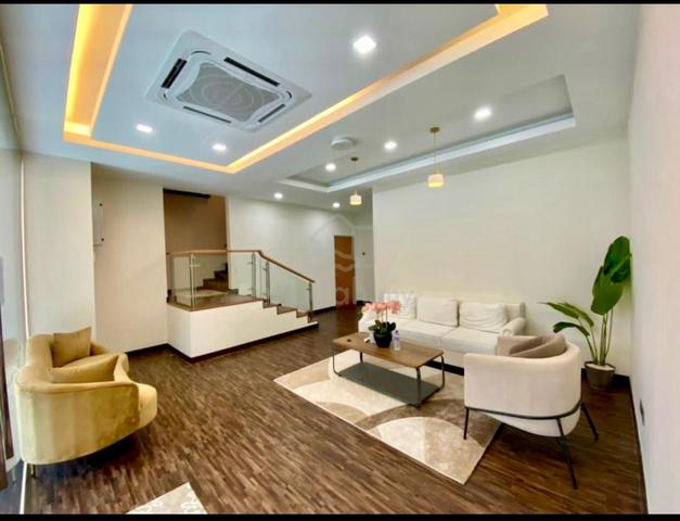 【 Seri Kembangan 】 Taman Equine Renovated 3 Sty Shop Office for rent 1