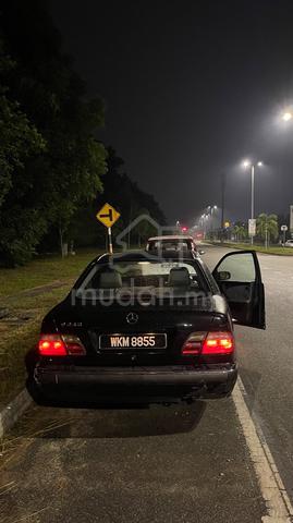 2000 Mercedes Benz E-CLASS 2.4 240 ELEGANCE (CBU) - 4
