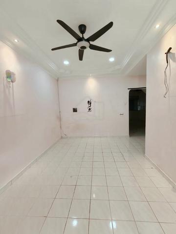 Single storey terrace house @ senai for sale 1