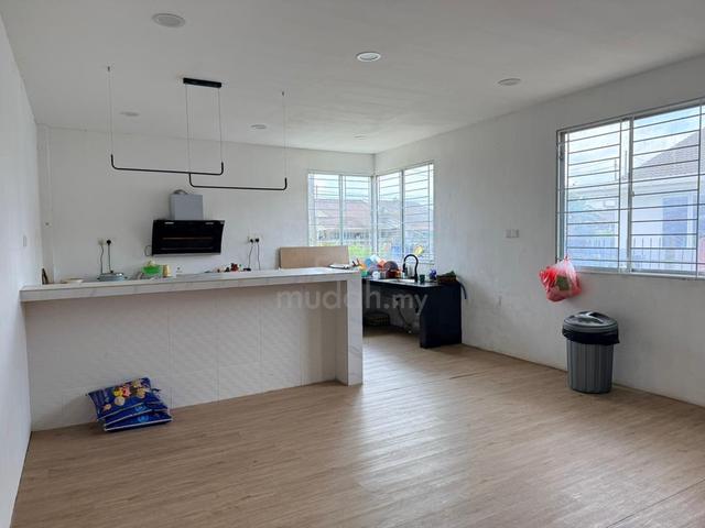 Sama Indah/ Good offer/ 1.5 storey house/ corner unit/ 4 bedroom 1