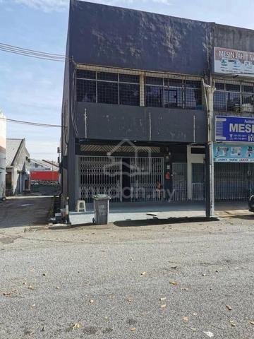 Terletak di tepi jalan utama Taman Desa, lokasi strategik dan komersia 1