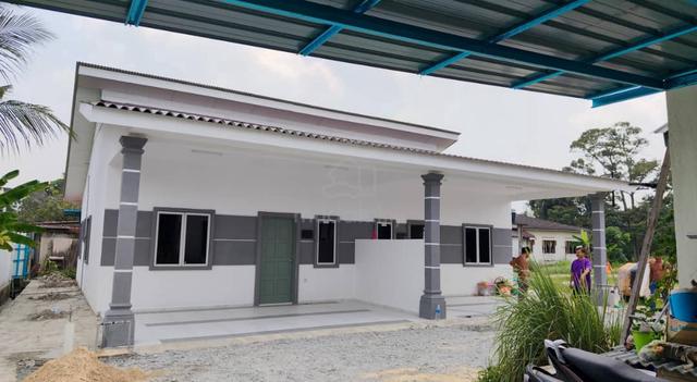 Rumah 3 Bilik Kg. Tanjung Semenyih | 2 Parking Berbumbung 1