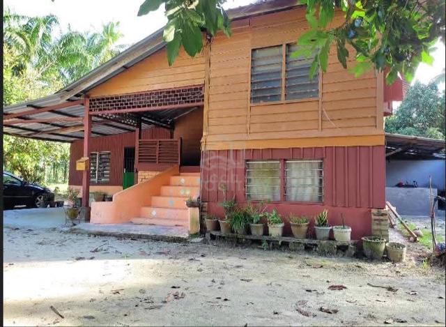 Rumah Kampung Chenderong Balai Teluk Intan 1