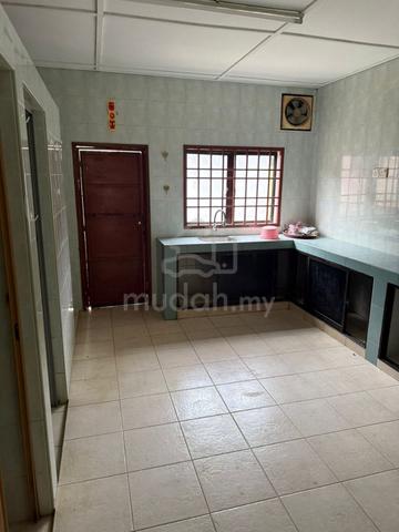 2 storey lowcost- Indera mahkota clean house for rent. 1