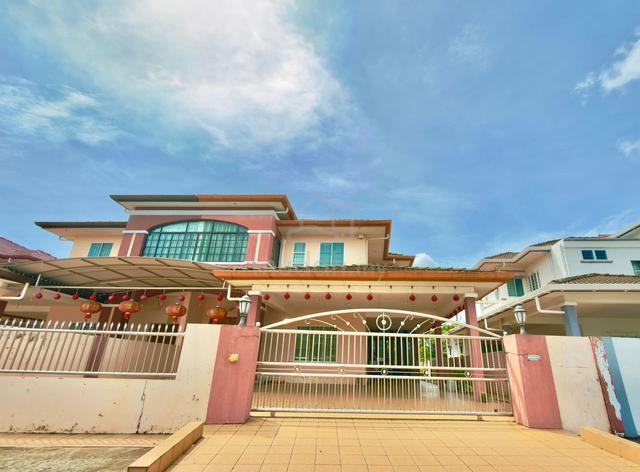 Beautiful Semi-detached House For Sale @ Jalan Emerald Scheme, Kuching 1
