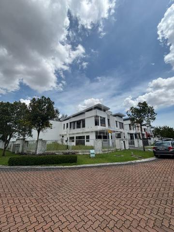 iskandar puteri horizon hills cluster corner partial furnished 1