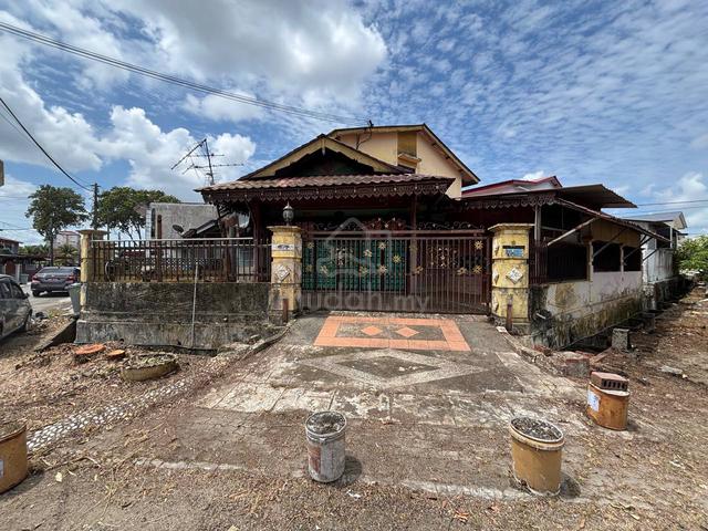 (Prime Location) Corner Lot Double Storey Taman Johor Jaya (Full Loan) 1