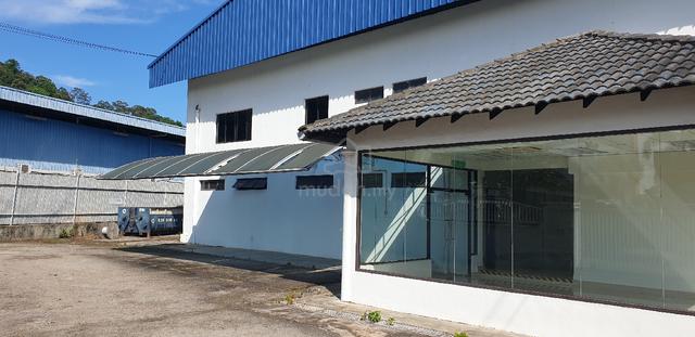 Showroom Factory For Rent 1