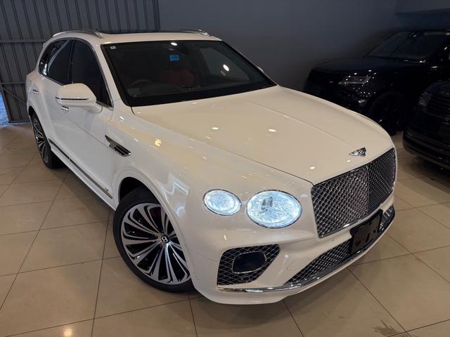 2022 Bentley BENTAYGA 4.0 V8 Mulinner spec Red int - 3