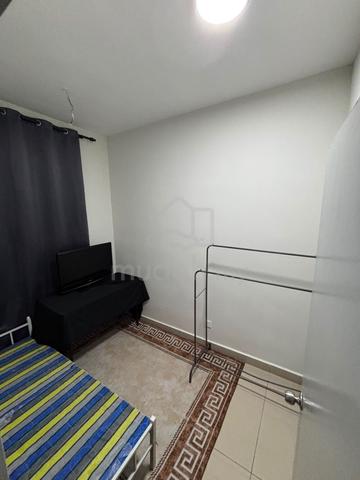 small room for rent 1