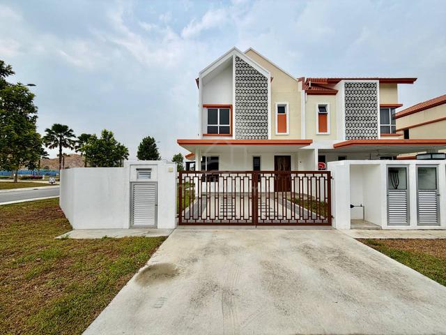 CORNER Double Storey Semi D Setia Alam Sari Caralyn 1