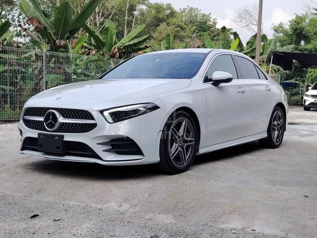 Mercedes Benz A-CLASS 1.4L 180 TURBO AMG 13 KM ONL - 4