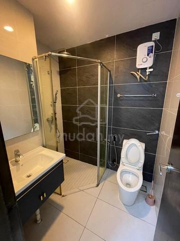 Low deposit / Room / Danga Bay / Near CIQ / All race / Good condition 3