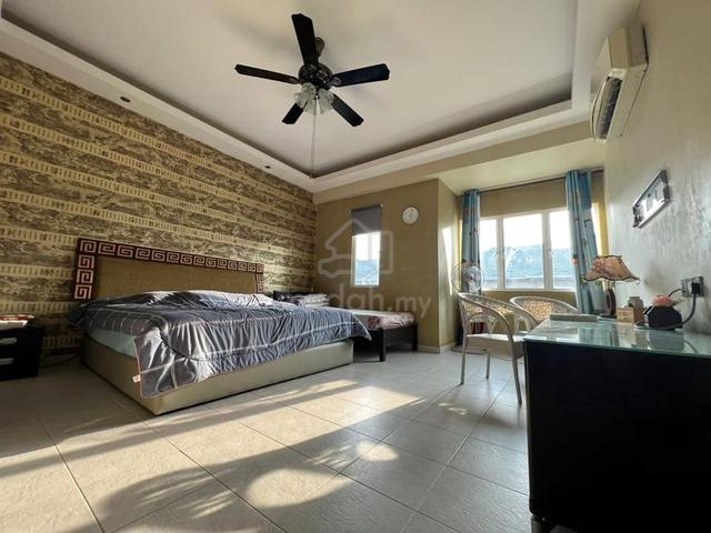 Large Master Bedroom for Rent - Bukit Jalil Townhouse 1