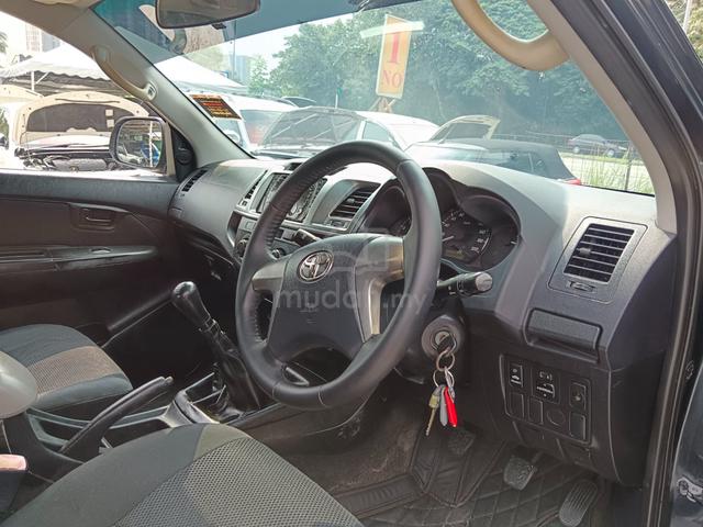 Toyota Hilux 2.5 VNT (M)1Owner Ori mileage - 4