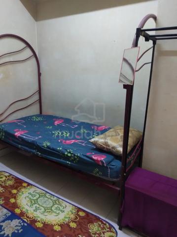 Kemas, Bersih Dan Teratur Berkongsi Di Middle Room 1
