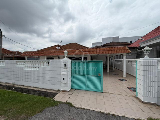FURNISHED 4 ROOM Single Stry Bungalow Jalan Tengkera Klebang Kota Town 1