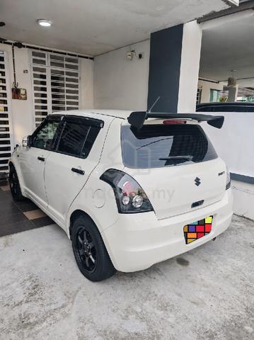 2011 Suzuki SWIFT 1.5 GLX FACELIFT (A) - 1