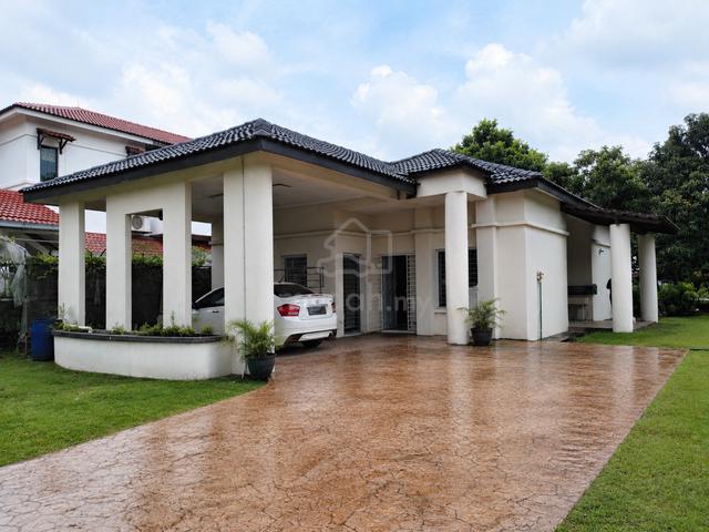 Halaman Luas | Negotiable | Low Density & Privacy 1