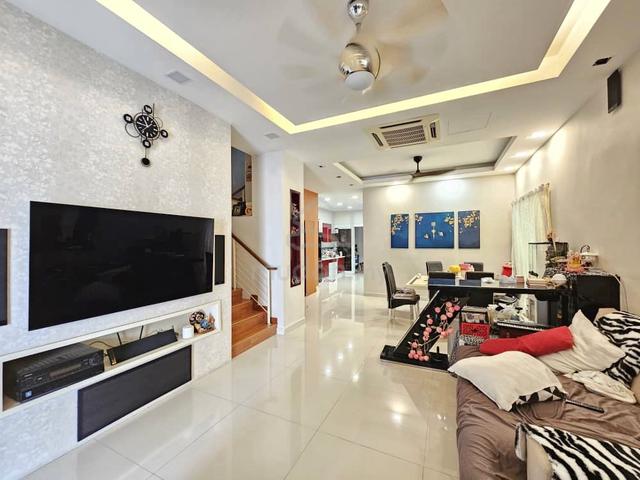 Cheap Nice 2.5 Stry Cluster Semi D at Hijauan Residence for Sale 1