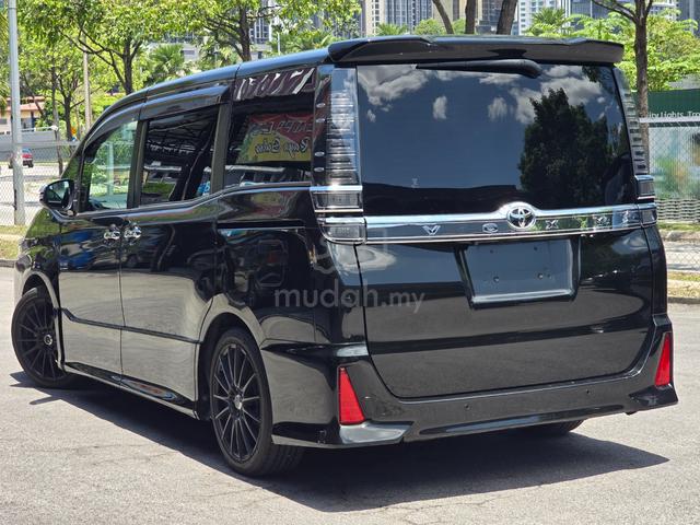 Toyota VOXY 2.0 ZS KIRAMEKI III (A) - 2