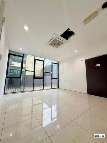 AMPLE PARKING !! Galeri Empire Kawasan 19 4 Storey Commercial Building 1
