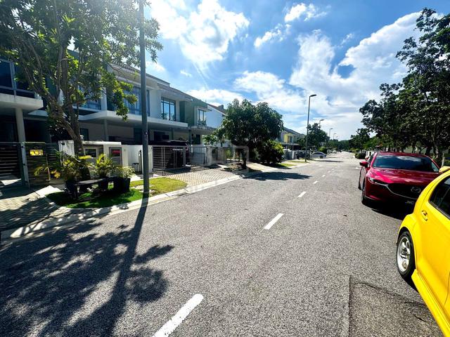 FREEHOLD💥 Summerglades Jalan Sri Tasik Barat Double storey Cyberjaya 1