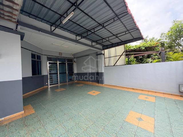 nusa jaya mas / single storey house / skudai / aircond / auto gate 1