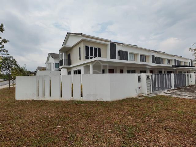 Renovated + Corner Lot Double Storey Gamuda Cove 1
