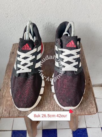 Kasut main air Clearance