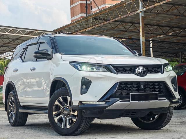 22 Toyota FORTUNER 2.8 VRZ FULL SVC under warranty - 1