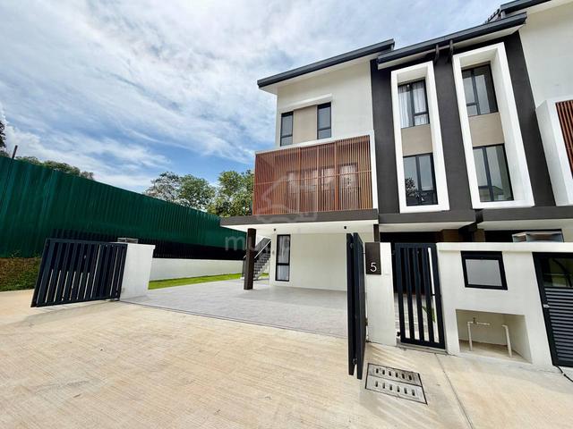 EXCLUSIVE🏡 BRAND New 2.5 Storey Semi D House in Cyberjaya 1