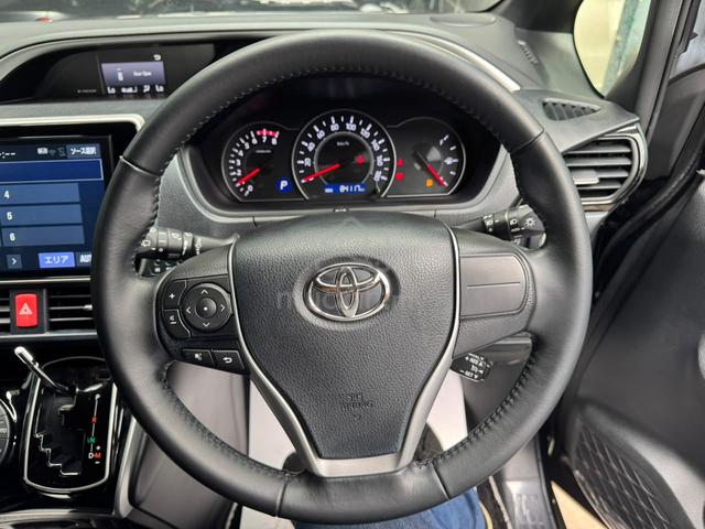2021 Toyota VOXY 2.0 ZS KIRAMEKI 3 8-SEAT - 5