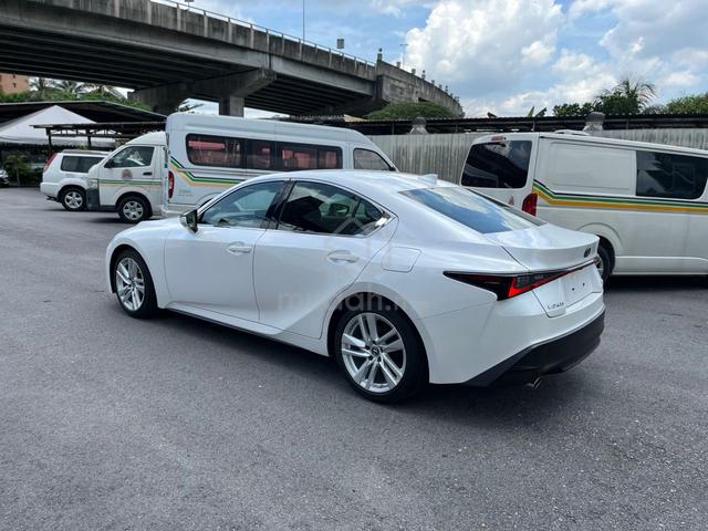 2021 Lexus IS300 2.0 LUXURY / 14K KM / RED INTERIO - 4