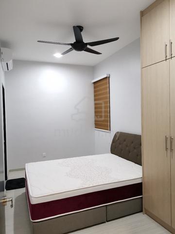 Middle Room To Let 1