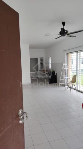 2 story house corner banting for rent 1