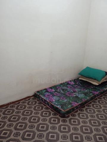 Taman Sentosa Perdana Shotlot Flat (1st floor Room to rent) 1