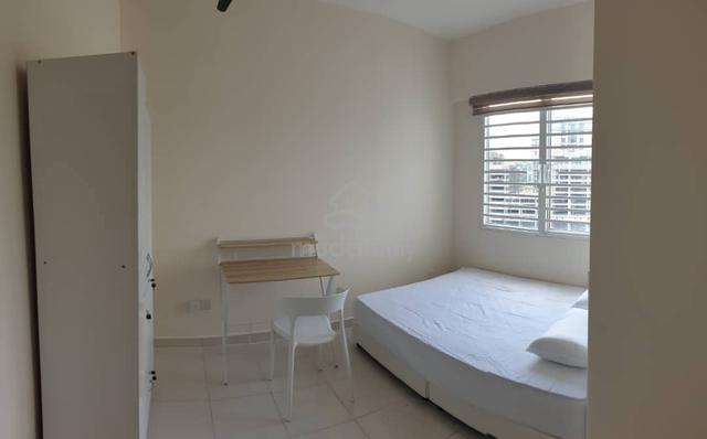 Middle Bedroom for Rent @ Bayan Baru 1