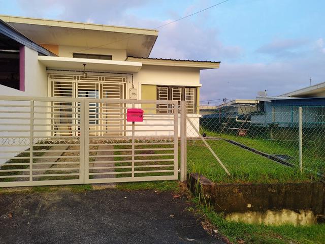 Selangor Selayang Partially Furnished Semi-Detached House For Rent 1
