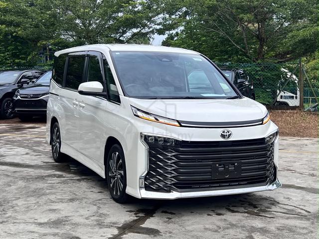 16k KM 2023 Toyota VOXY SZ 3 LED w LEG REST - 1