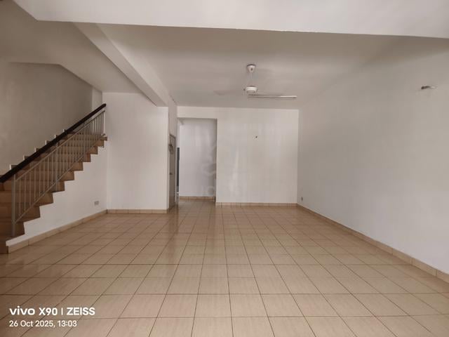 Gated BPP 5R3B 2 Storey Bandar Putra Permai Equine MRT Seri Kembangan 1