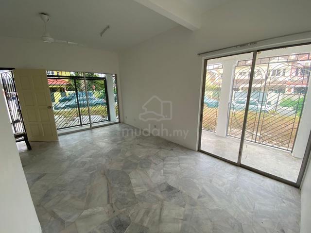 CORNER USJ 6 2 Storey Terrace House Subang Jaya EXTRA LAND WELL KEPT 1