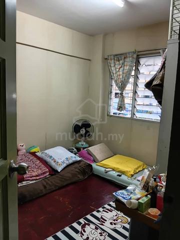Room To Let at Taman Miharja Apartment Next to LRT & MRT Maluri 1