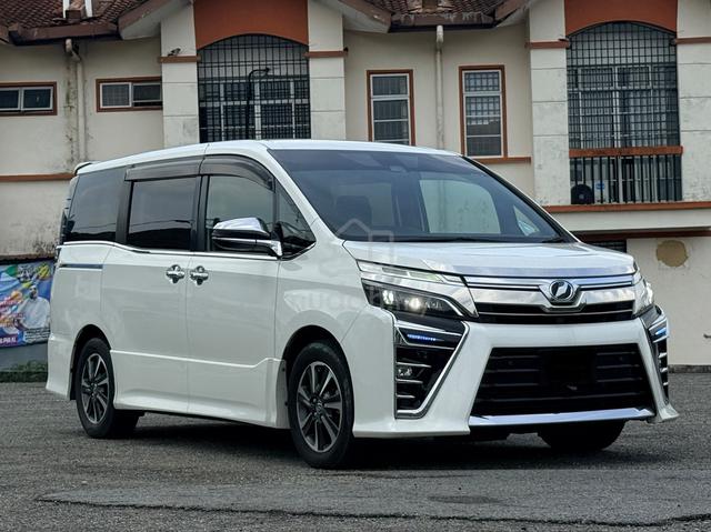 Low Mileage 2019 Toyota VOXY 2.0 ZS KIRAMEKI II - 1