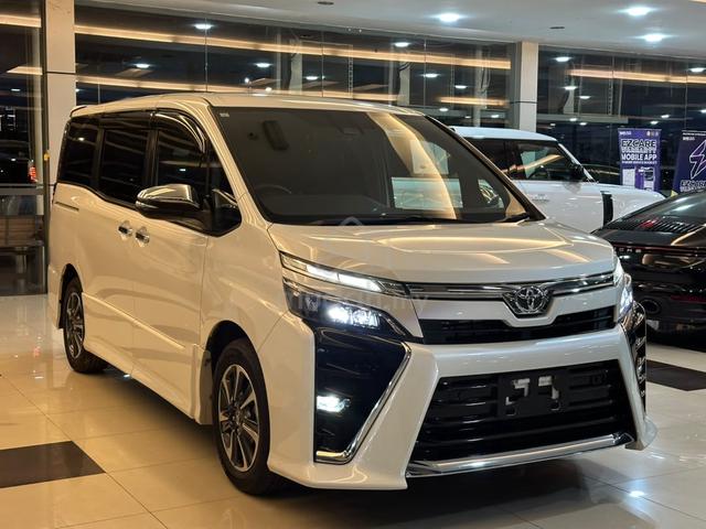 [SALE] 2021 Toyota VOXY KIRAMEKI 3 - LOW MILEAGE - 2