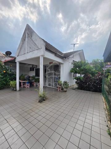 Seri Alam, Jalan suria ,single storey, Endlot with 10ft land 1