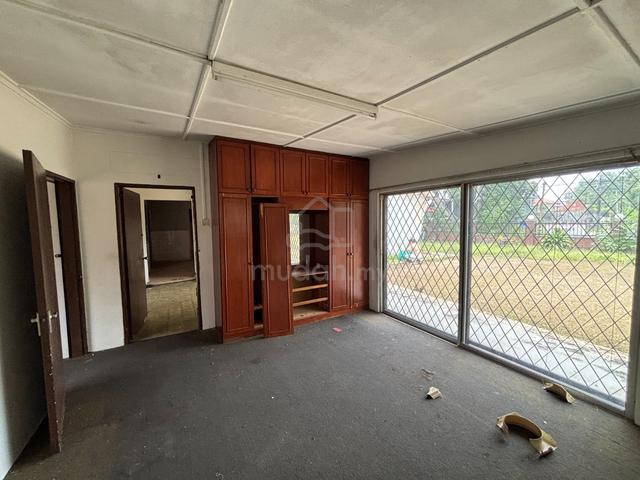 1 Storey BUNGALOW SECTION 11 PJ, Actual, Reno, CORNER LOT, Low Deposit 1